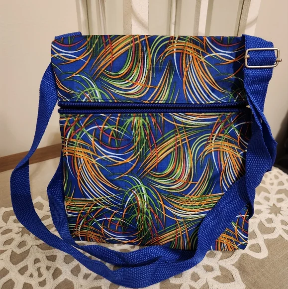 💥SALE💥ABSTRACT Design, Multi-Color Purse - Picture 4 of 7